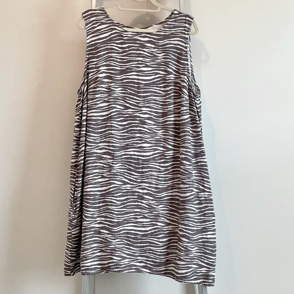 EUC LOFT Plus Linen shift dress in greige zebra print, with pockets!